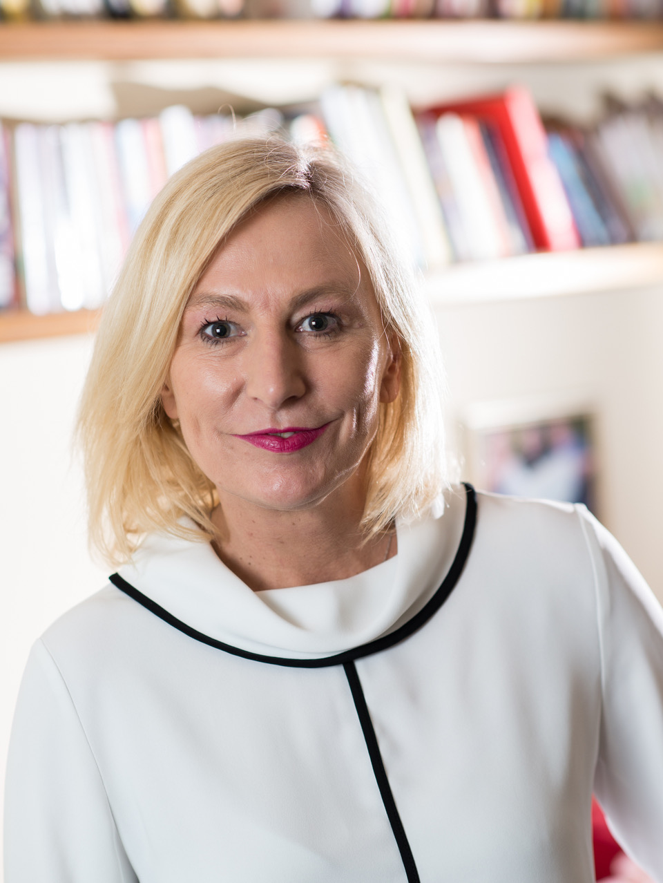 FionaPerrin author pic 2meg